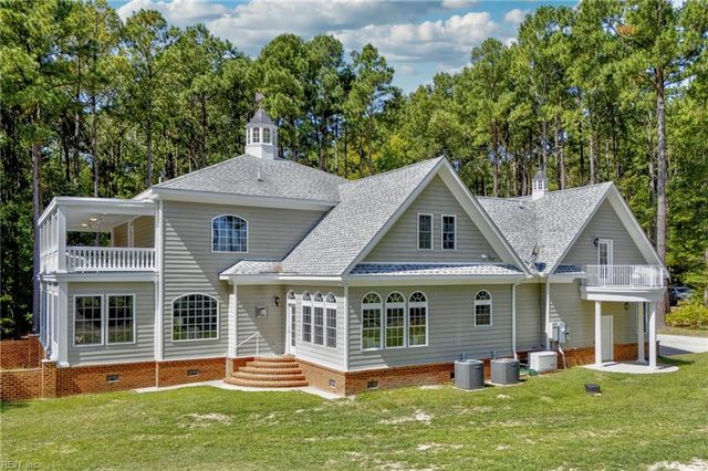 411 Lawnes Neck DR, Smithfield, VA 23430