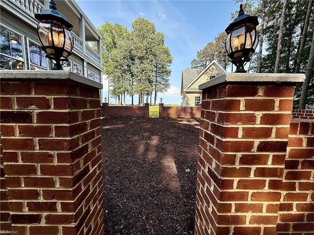 411 Lawnes Neck DR, Smithfield, VA 23430