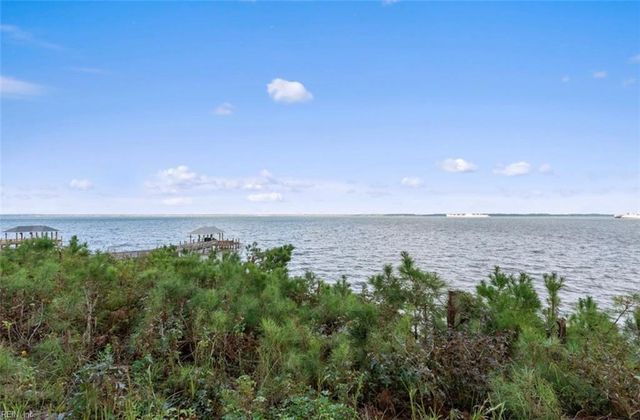 411 Lawnes Neck DR, Smithfield, VA 23430