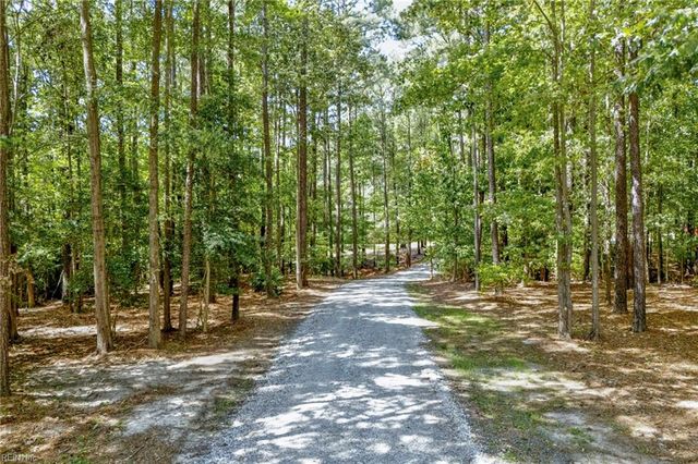 411 Lawnes Neck DR, Smithfield, VA 23430