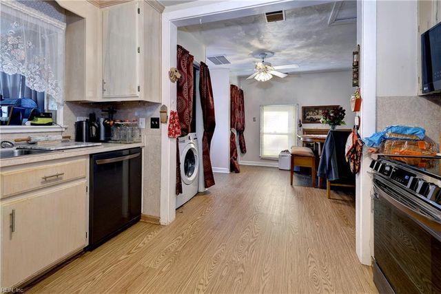 22 Westbrook DR, Hampton, VA 23666