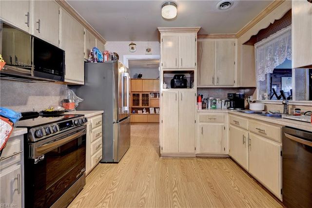 22 Westbrook DR, Hampton, VA 23666