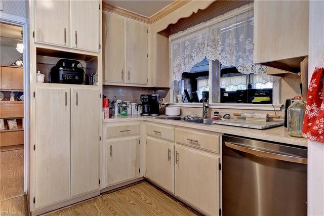 22 Westbrook DR, Hampton, VA 23666