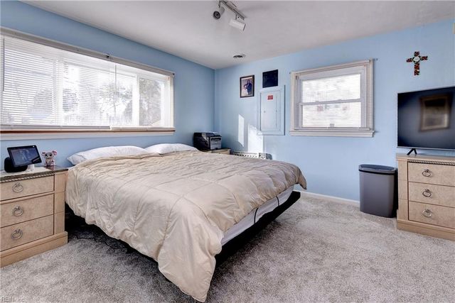 22 Westbrook DR, Hampton, VA 23666