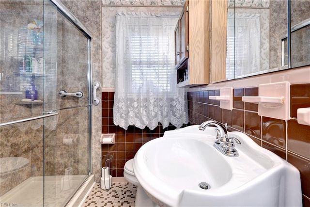 22 Westbrook DR, Hampton, VA 23666