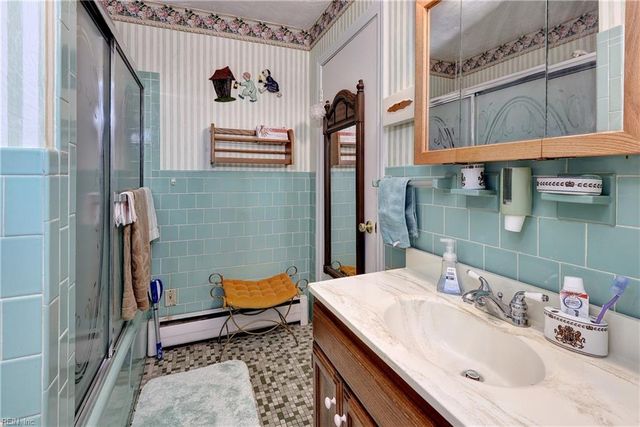 22 Westbrook DR, Hampton, VA 23666