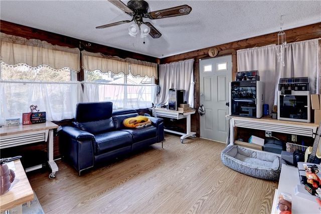 22 Westbrook DR, Hampton, VA 23666