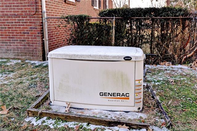 22 Westbrook DR, Hampton, VA 23666