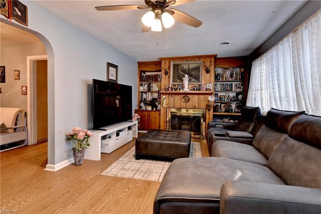 22 Westbrook DR, Hampton, VA 23666