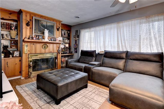 22 Westbrook DR, Hampton, VA 23666