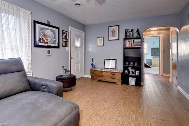 22 Westbrook DR, Hampton, VA 23666