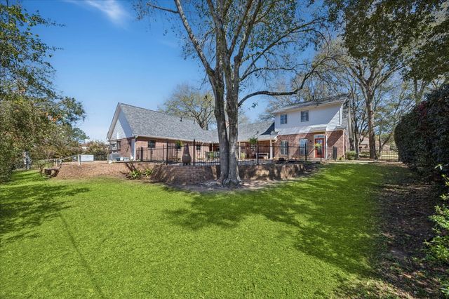 2360 Gun And Rod Circle, Brenham, TX 77833