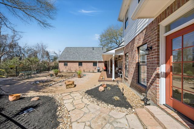 2360 Gun And Rod Circle, Brenham, TX 77833