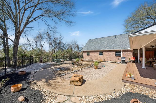 2360 Gun And Rod Circle, Brenham, TX 77833