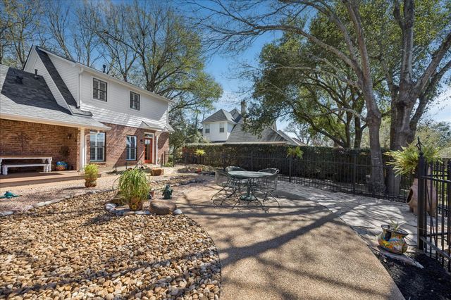 2360 Gun And Rod Circle, Brenham, TX 77833