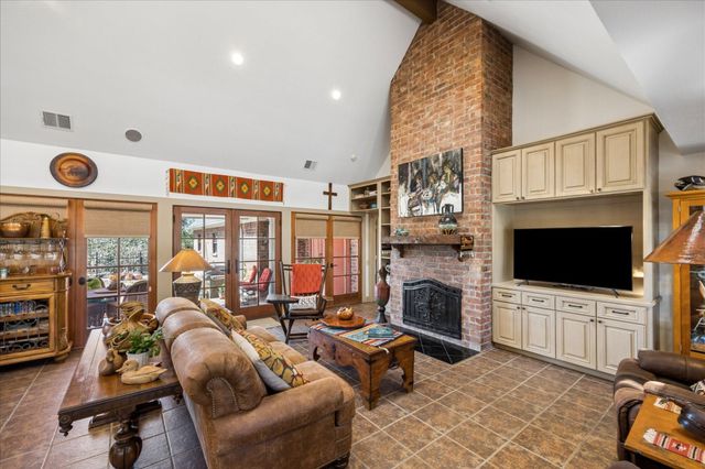 2360 Gun And Rod Circle, Brenham, TX 77833