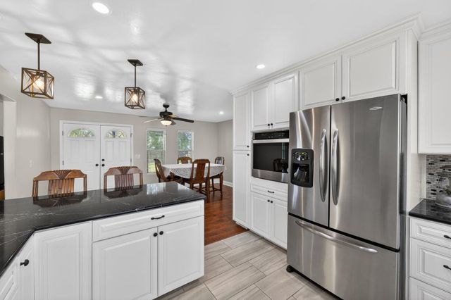 12493 Plum Ln, Wilton, CA 95693