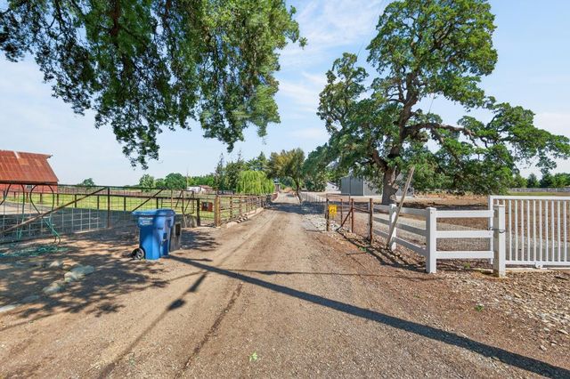12493 Plum Ln, Wilton, CA 95693