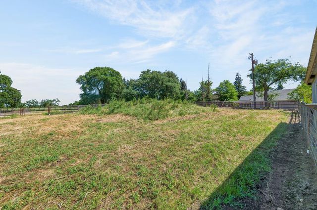 12493 Plum Ln, Wilton, CA 95693