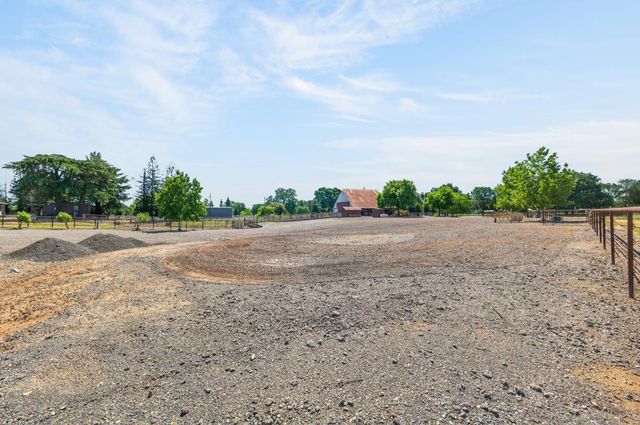 12493 Plum Ln, Wilton, CA 95693