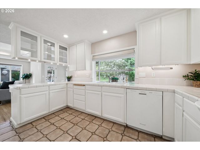 38101 Se HAUGLUM Rd, Sandy, OR 97055