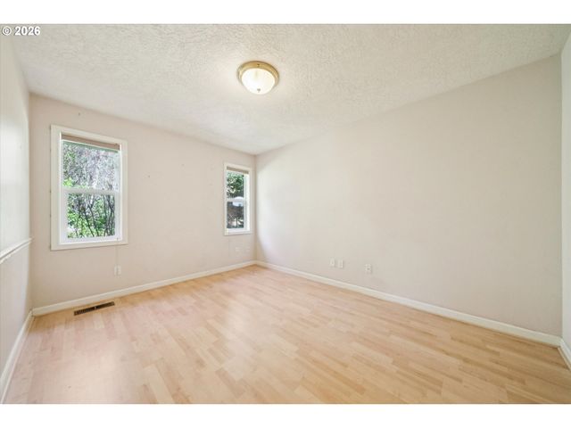 38101 Se HAUGLUM Rd, Sandy, OR 97055