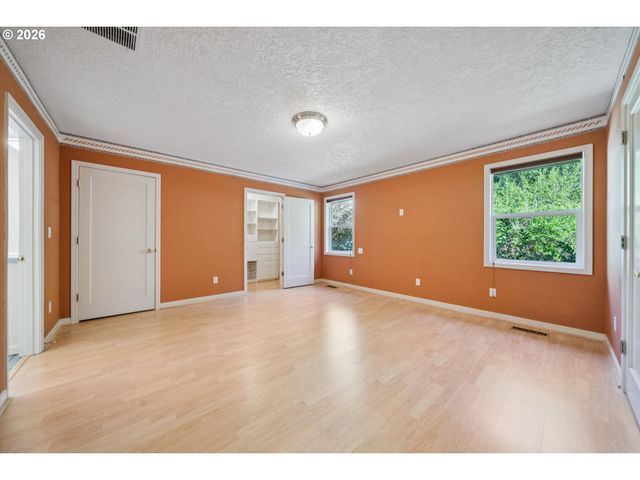 38101 Se HAUGLUM Rd, Sandy, OR 97055