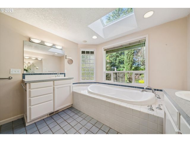 38101 Se HAUGLUM Rd, Sandy, OR 97055