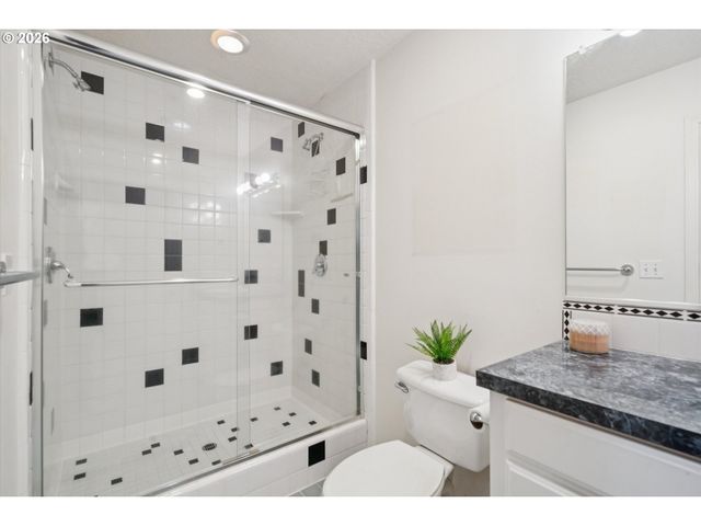 38101 Se HAUGLUM Rd, Sandy, OR 97055