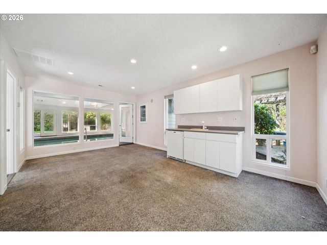 38101 Se HAUGLUM Rd, Sandy, OR 97055