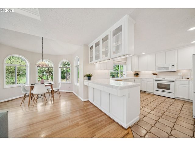 38101 Se HAUGLUM Rd, Sandy, OR 97055