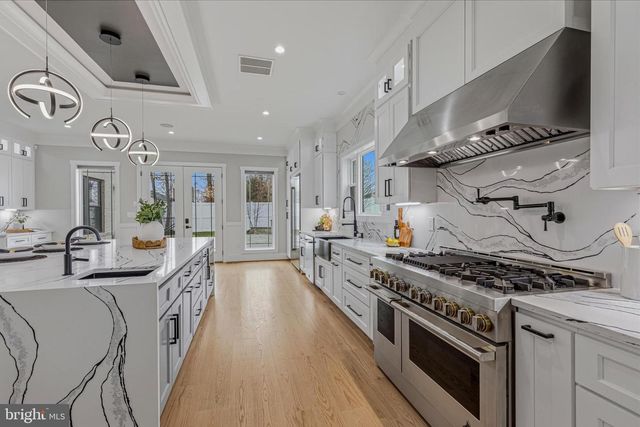 14700 CRANOKE ST, Centreville, VA 20120