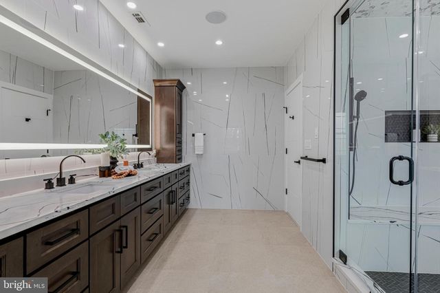 14700 CRANOKE ST, Centreville, VA 20120