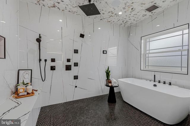 14700 CRANOKE ST, Centreville, VA 20120