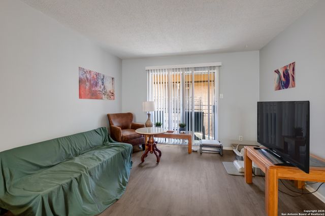 923 Vance Jackson Rd Apt 708, San Antonio, TX 78201
