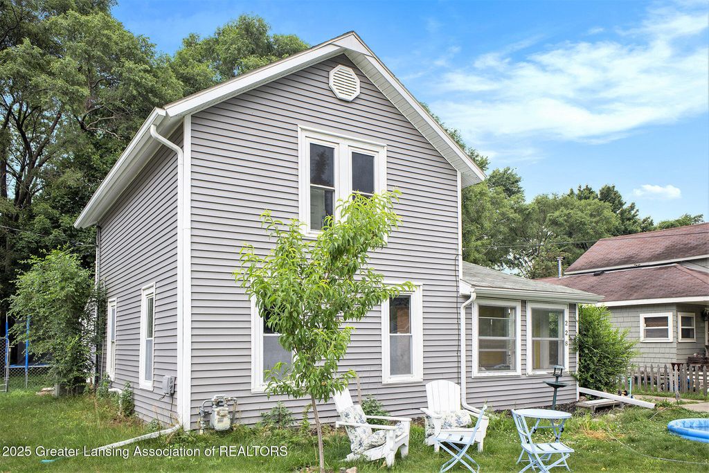 228 W Pearl Street, Ovid, MI 48866