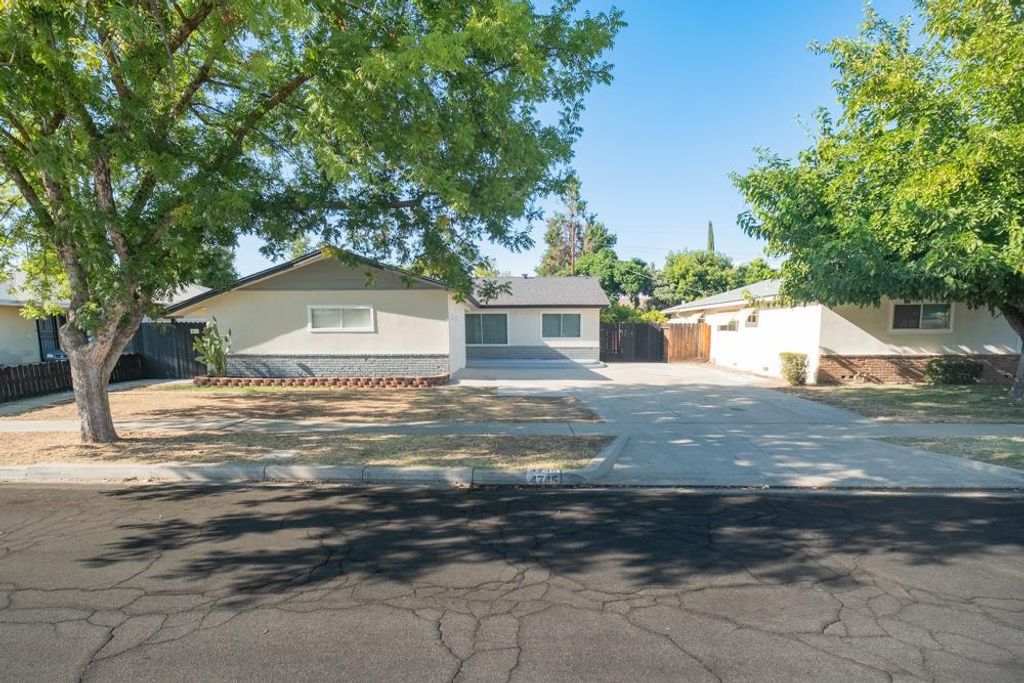 4745 E Ashcroft Avenue, Fresno, CA 93726
