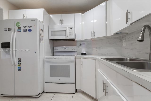 11600 NW 50th Ter, Doral, FL 33178