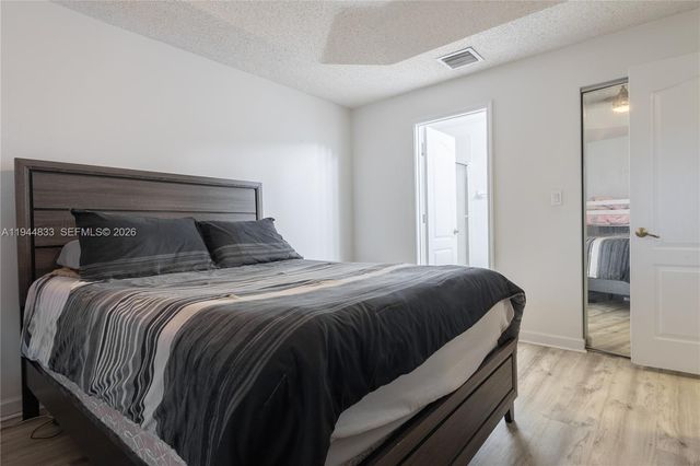 11600 NW 50th Ter, Doral, FL 33178