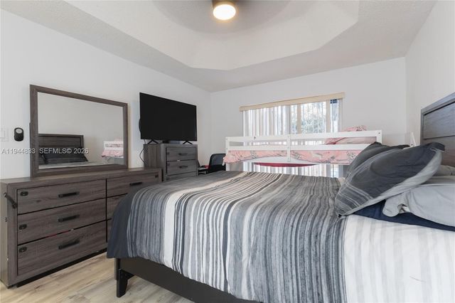 11600 NW 50th Ter, Doral, FL 33178