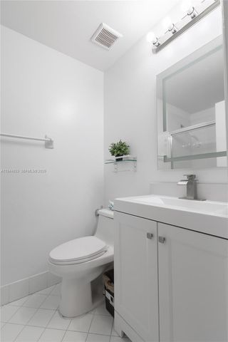 11600 NW 50th Ter, Doral, FL 33178