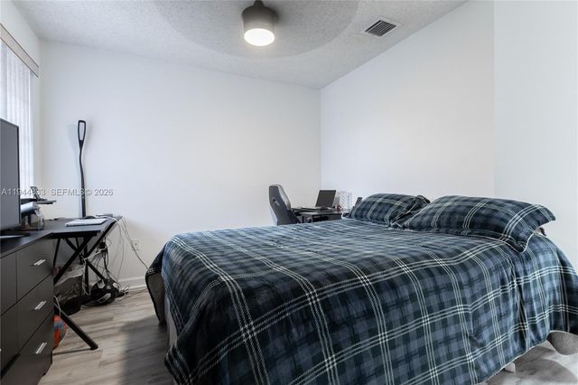 11600 NW 50th Ter, Doral, FL 33178