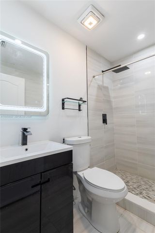 11600 NW 50th Ter, Doral, FL 33178