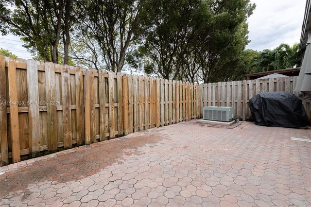 11600 NW 50th Ter, Doral, FL 33178