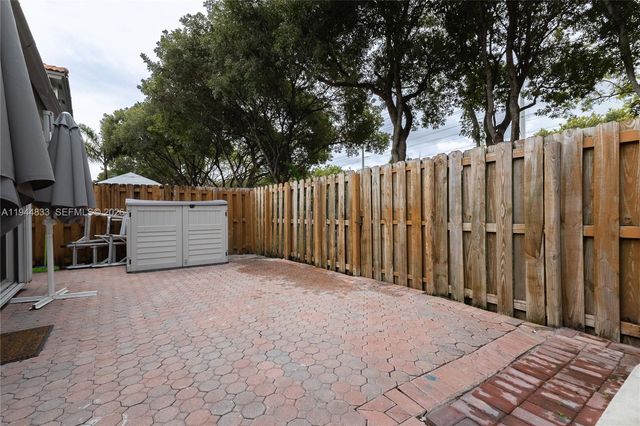 11600 NW 50th Ter, Doral, FL 33178