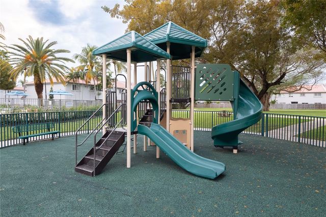 11600 NW 50th Ter, Doral, FL 33178