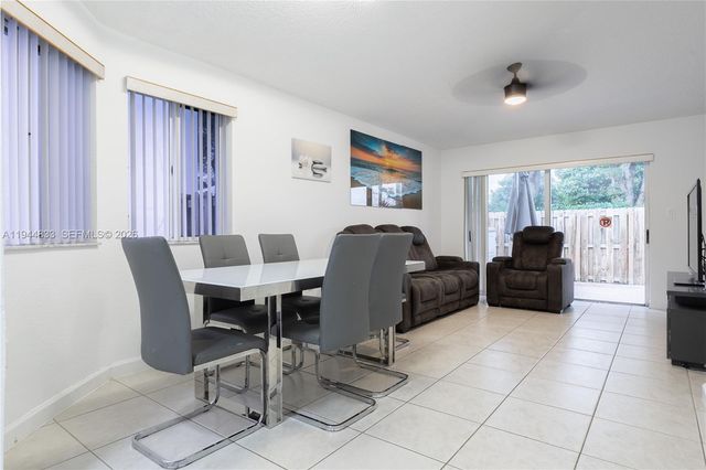 11600 NW 50th Ter, Doral, FL 33178