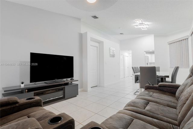 11600 NW 50th Ter, Doral, FL 33178