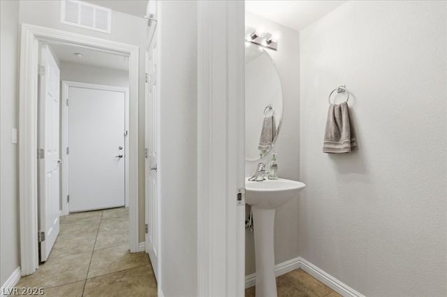 10011 Diamond Summit Court 102, Las Vegas, NV 89183