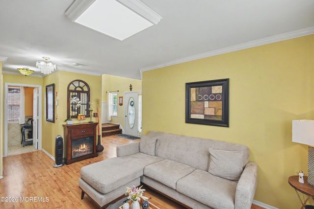 129 Hamlet Court, Toms River, NJ 08753